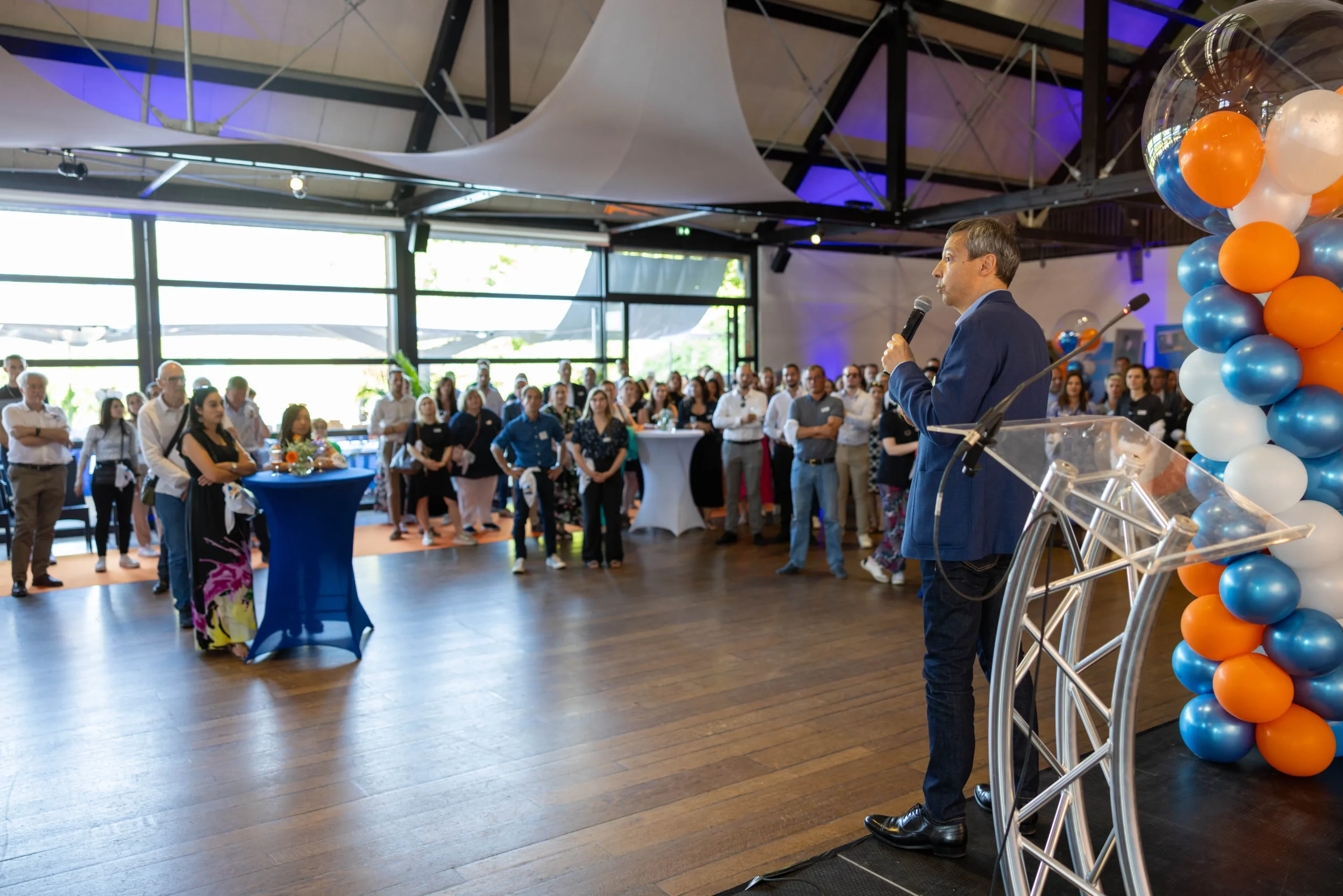 Location de salle événementielle Trois-Rivières plénière entreprise salle avec vue sur le Saint-Laurent · INNOV'events