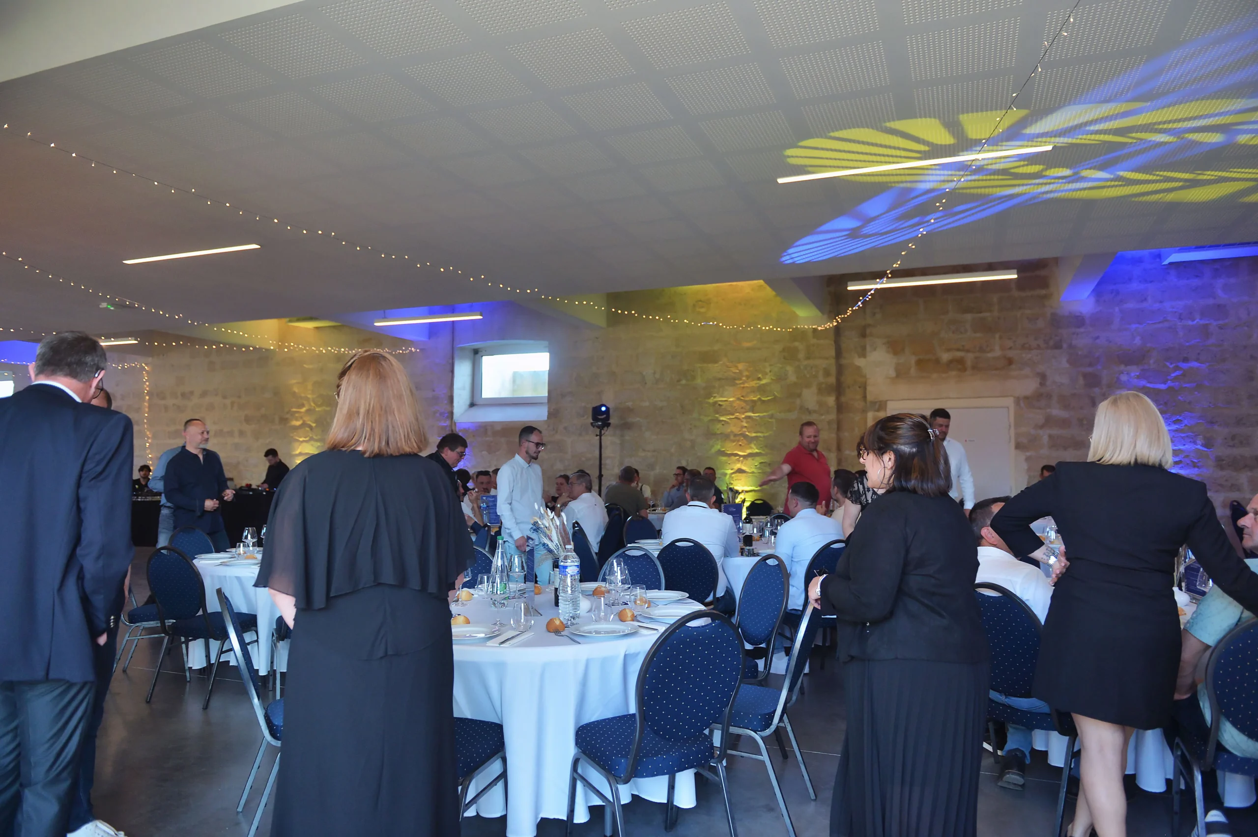Corporate catering event Laval buffet bright hall with river view · INNOV'events