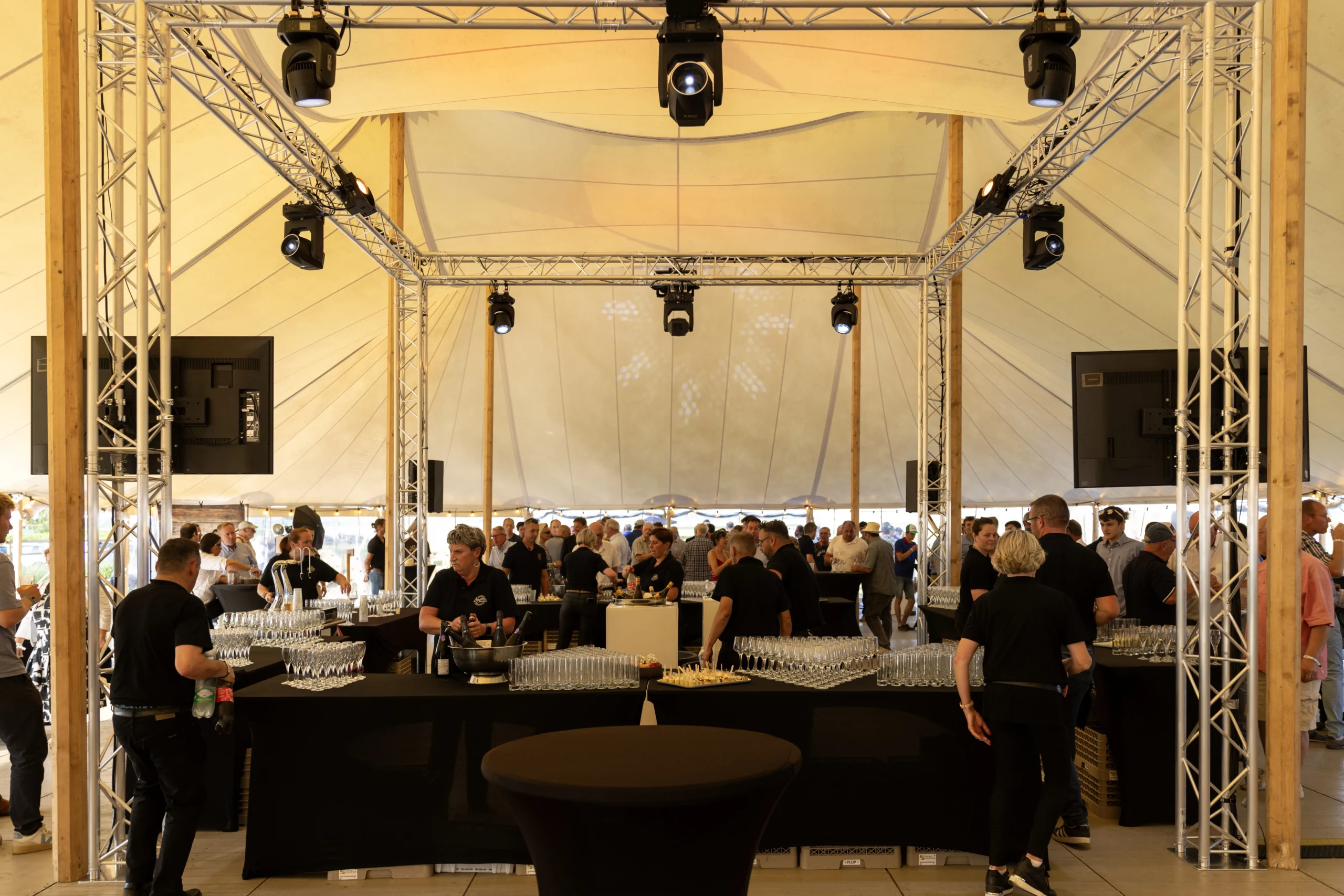 Valet service in Trois-Rivieres, arrival queue coordination during a gala evening · INNOV'events
