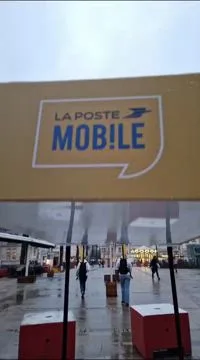 Photo booth field brand activation Laval Cosmodôme · INNOV'events