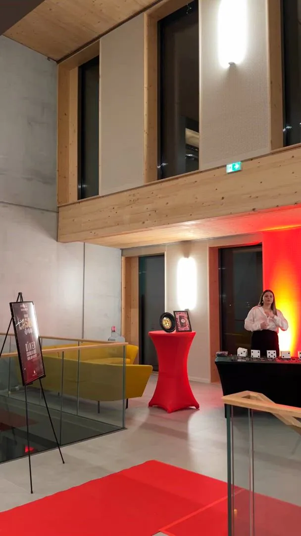 Corporate valet service Montreal awards evening in a prestige hall with guests arriving · INNOV'events